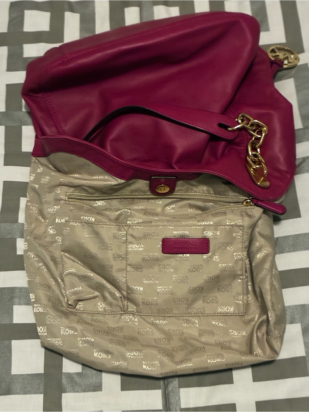 Michael Kors Lillie Shoulder Bag - Picture 3 of 7